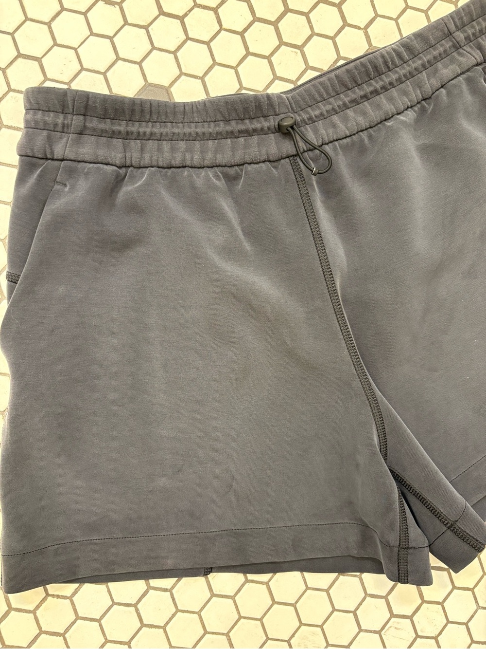 Lululemon Softstreme High-Rise Shorts 4” – Black – Size 10 - Picture 12 of 14